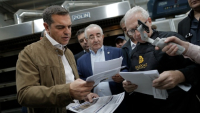 Τσίπρας: Δεν είναι δυνατόν να μην έχουν μειωθεί ΦΠΑ και ΕΦΚ που επιβαρύνουν κυρίως μικρούς και μεσαίους