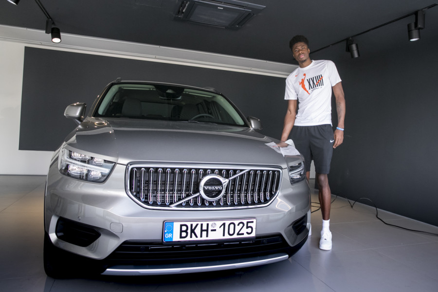 Volvo Saracakis: Ξεκινά συνεργασία με τον Κώστα Αντετοκούνμπο