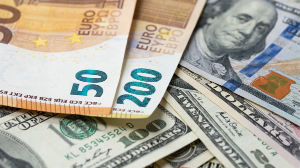 Το ευρώ υποχωρεί 0,54%, στα 1,0947 δολάρια