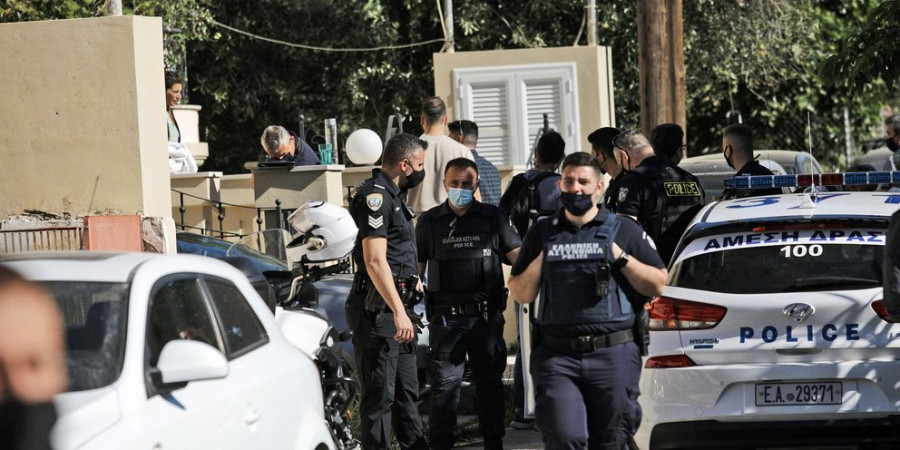 Γλυκά Νερά: «Ηταν τρεις, φορούσαν κουκούλες» - Τα πρώτα λόγια του συζύγου της 20χρονης