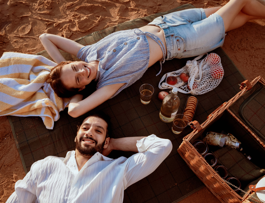 Revolut: 7 στους 10 Έλληνες θα περάσουν τις διακοπές τους στην Ελλάδα