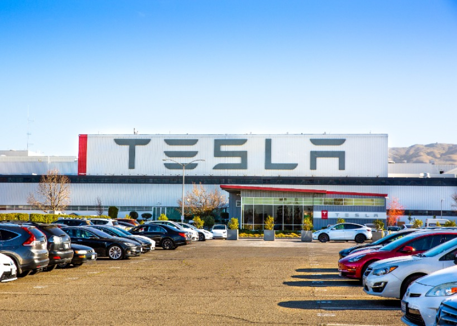 Tesla: Η μετοχή οδεύει για τη χειρότερη απόδοση το 2022, μεταξύ των εταιρειών τεχνολογίας