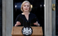 Λιζ Τρας: Καλεί τον κόσμο να "μην ακούει" τις απειλές της Ρωσίας