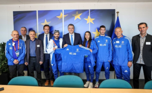 Τζιτζικώστας &amp; ΣΕΓΑΣ: Περιβαλλοντική δράση της Αντιπροσωπείας της Ε. Ε. στην Ελλάδα στον Αυθεντικό Μαραθώνιο της Αθήνας