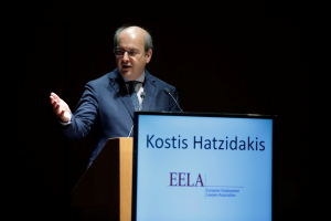 Χατζηδάκης: Ισορροπία μεταξύ κοινωνικής προστασίας και ανταγωνιστικότητας