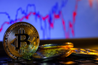 Κρυπτονομίσματα: «Χαραμάδα» ανάκαμψης για το bitcoin