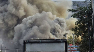 Φωτιά σε επιχείρηση με πλαστικά στον Ασπρόπυργο