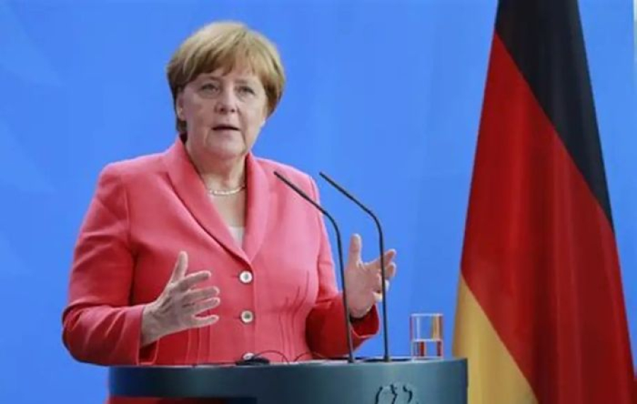 Άγγελα Μέρκελ: Επικρίνει την πολιτική Μερτς στο μεταναστευτικό