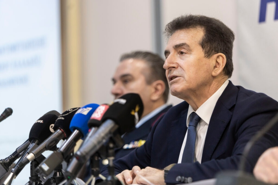 Μ. Χρυσοχοΐδης: Ενδείξεις οπαδικού κινήτρου για τη δολοφονία του 20χρονου – Νέα μέτρα για εγκληματικές ομάδες οπαδών