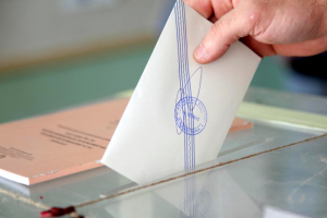 Αποτελέσματα αυτοδιοικητικών εκλογών: Στις 22:30 η πρώτη εκτίμηση για περιφέρειες και 6 μεγάλους δήμους
