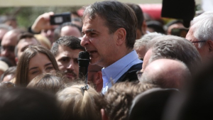 Μητσοτάκης: Συνάντηση με τον ceo του ομίλου Μήτση, Σταύρο Μήτση, στα Καμένα Βούρλα