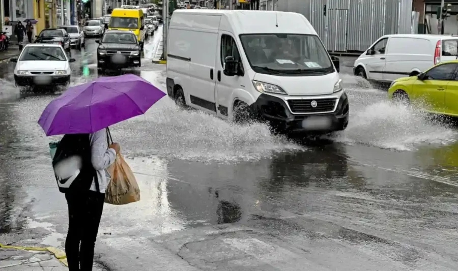 Διακοπή κυκλοφορίας στη Νέα Μάκρη λόγω καθίζησης οδοστρώματος