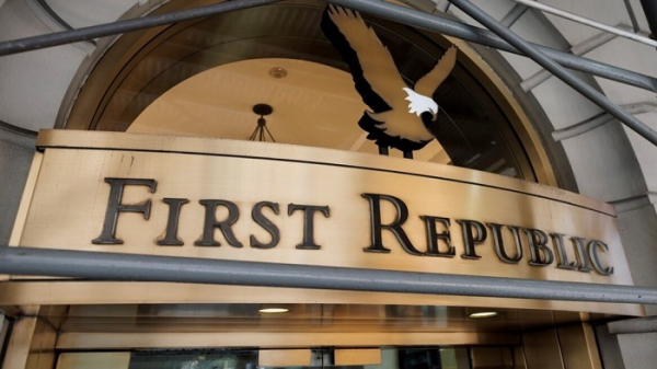 Η First Republic Bank υποβαθμίστηκε σε Junk από την Moody's