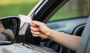 Η ΕΕ φέρνει νέους κανόνες για την οδήγηση και την οδική ασφάλεια - Τι αλλάζει