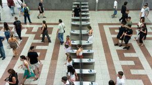 Σε ισχύ από σήμερα τα νέα πρόστιμα για όσους δεν έχουν εισιτήριο στα μέσα μαζικής μεταφοράς