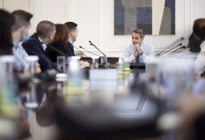 Μητσοτάκης σε νέους: Στόχος να δημιουργήσουμε περισσότερες καλοπληρωμένες θέσεις εργασίας