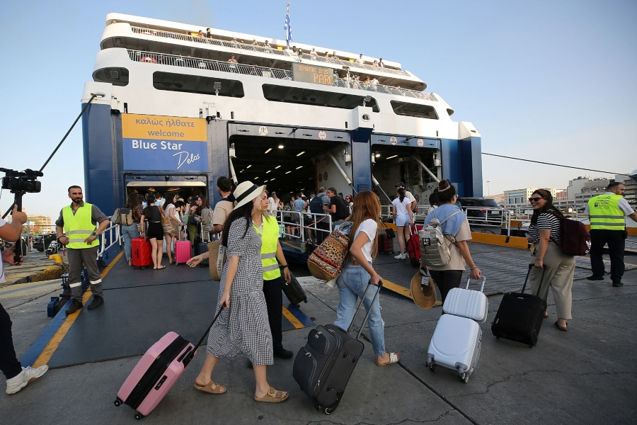 Οι Έλληνες ταξιδεύουν περισσότερο: Άνοδος 21% στις αναζητήσεις για το τριήμερο του Αγίου Πνεύματος