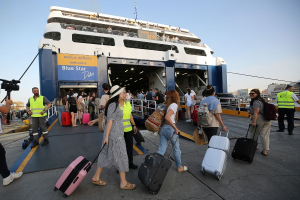 Οι Έλληνες ταξιδεύουν περισσότερο: Άνοδος 21% στις αναζητήσεις για το τριήμερο του Αγίου Πνεύματος