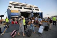 Οι Έλληνες ταξιδεύουν περισσότερο: Άνοδος 21% στις αναζητήσεις για το τριήμερο του Αγίου Πνεύματος