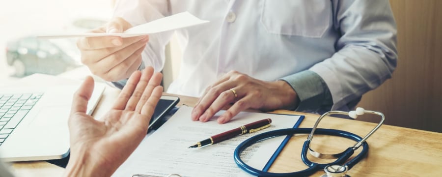 Ποιοι χάνουν την ιατροφαρμακευτική περίθαλψη από 1η Μαρτίου - 10 ερωτήσεις και απαντήσεις