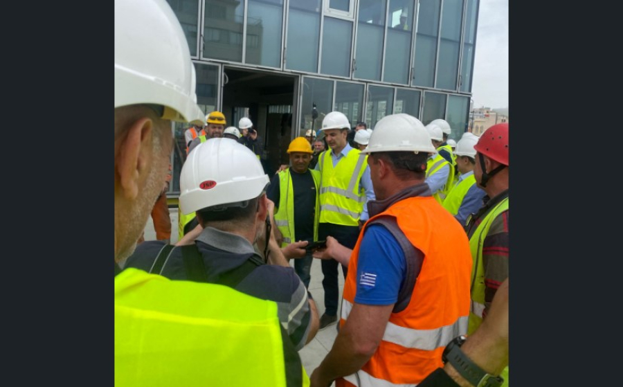 Mια αναπάντεχη επίσκεψη στον Πύργο του Πειραιά