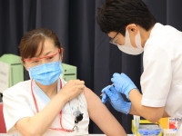 Ιαπωνία-κορονοϊός: Ενδεχόμενη έγκριση χρήσης των εμβολίων της AstraZeneca και της Moderna