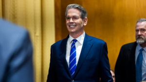 ΗΠΑ: Ο υπ. Οικονομικών Σκοτ Μπέσεντ υπερασπίζεται την πολιτική των τελωνειακών δασμών