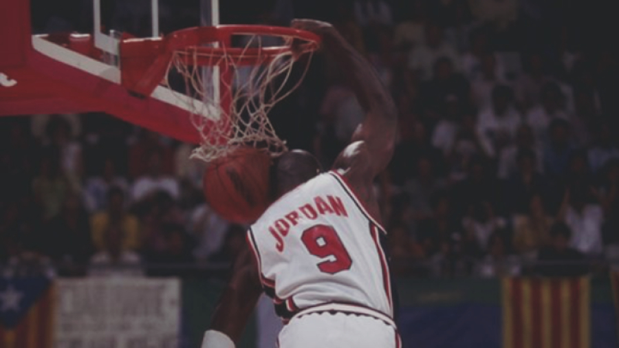 ΝΒΑ: 1,38 εκατ. δoλάρια για τα παπούτσια που φόραγε ο Τζόρνταν στο «Flu Game»