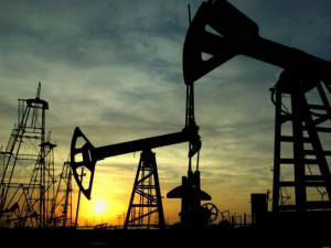 Αισιοδοξεί η Moody&#039;s: Στα 75 δολάρια η μέση τιμή του πετρελαίου το 2022