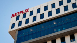 Η Netflix δεν αυξάνει την προσφορά για την εξαγορά της Warner Bros- Ελεύθερο το πεδίο στην Paramount