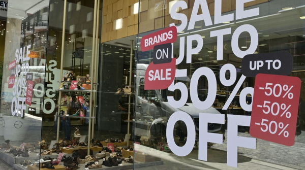 ΕΣΑ: Το 71,3% των επιχειρήσεων δηλώνει χειρότερο τζίρο από πέρυσι και το 98% ζητά αλλαγή του πλαισίου για προσφορές και εκπτώσεις