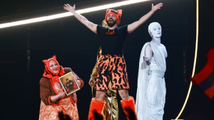 Eurovision 2026: Εύκολη πρόκριση στον τελικό για τον Ακύλα, μετέτρεψε τη σκηνή σε «Video Game»