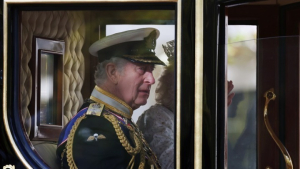 Βρετανία: Ο "βασιλιάς έχει καρκίνο" ο τίτλος των περισσότερων εφημερίδων