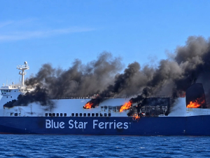 BLUE CARRIER 2: Σε καθοριστικό στάδιο προχωρά η επιχείρηση κατάσβεσης υπο το συντονισμό της πυροσβετικής