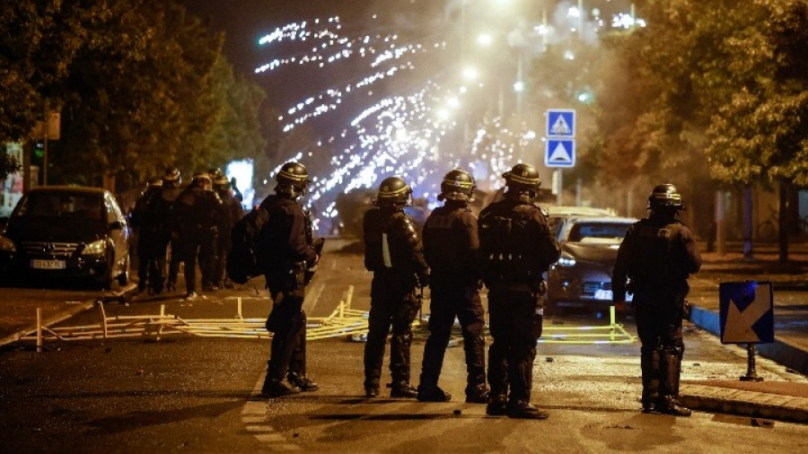 Η Γαλλία βυθίζεται σε έκρηξη βίας με αφορμή τη δολοφονία 17χρονου από αστυνομικό