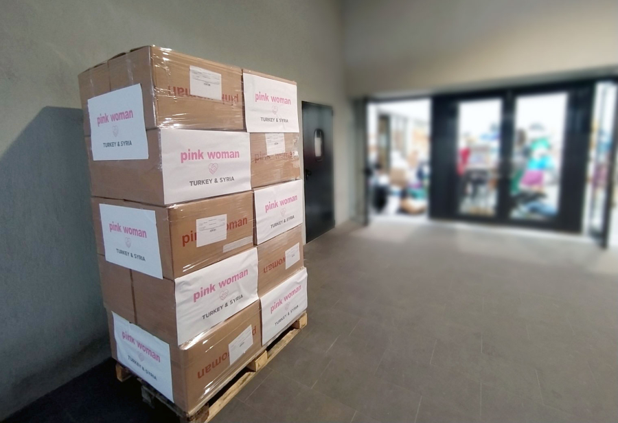 O Όμιλος Intrafashion προσφέρει ρούχα στους σεισμόπληκτους Τουρκίας και Συρίας