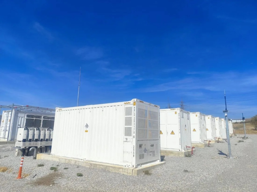 «Μπαταρία» 50 εκατ. ευρώ της HELLENiQ ENERGY για το πρώτο πάρκο μπαταριών του Ομίλου