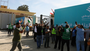 Άνοιξε το πέρασμα στη Ράφα - Περνά ανθρωπιστική βοήθεια στη Λωρίδα της Γάζας