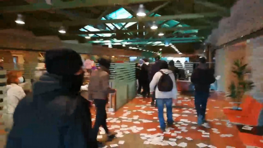 Ρουβίκωνας: «Έφοδος» στα γραφεία του Jumbo