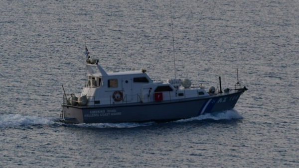 Στις φλόγες τυλίχθηκε σκάφος στο Γύθειο - Σώοι οι τρεις επιβαίνοντες