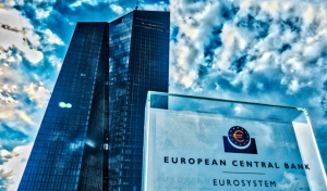 Σημαντικές ζημιές αναμένονται στις κεντρικές τράπεζες της ευρωζώνης - Γιατί «γλυτώνει» η ΤτΕ (Bloomberg)