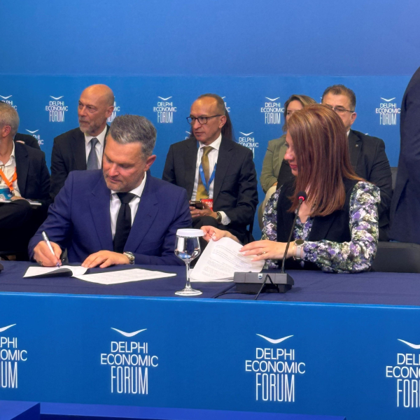 Ο Διευθύνων Σύμβουλος της ΔΕΛΤΑ, Χρήστος Τσόλκας και ηΠρόεδρος του ΠΣΔΔ, Φανή Πρεβέντη