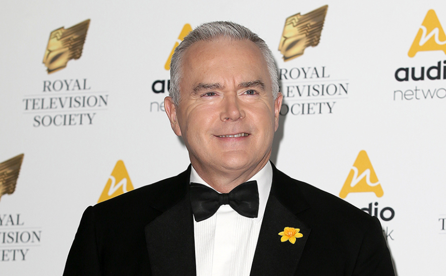 BBC: Παραιτήθηκε ο διάσημος παρουσιαστής Χιου Έντουαρντς που είχε εμπλακεί σε σεξουαλικό σκάνδαλο