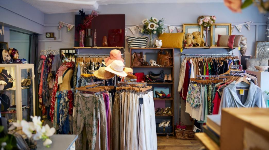 ΔΙΜΕΑ: Στο στόχαστρο της η λειτουργία των καταστημάτων second-hand