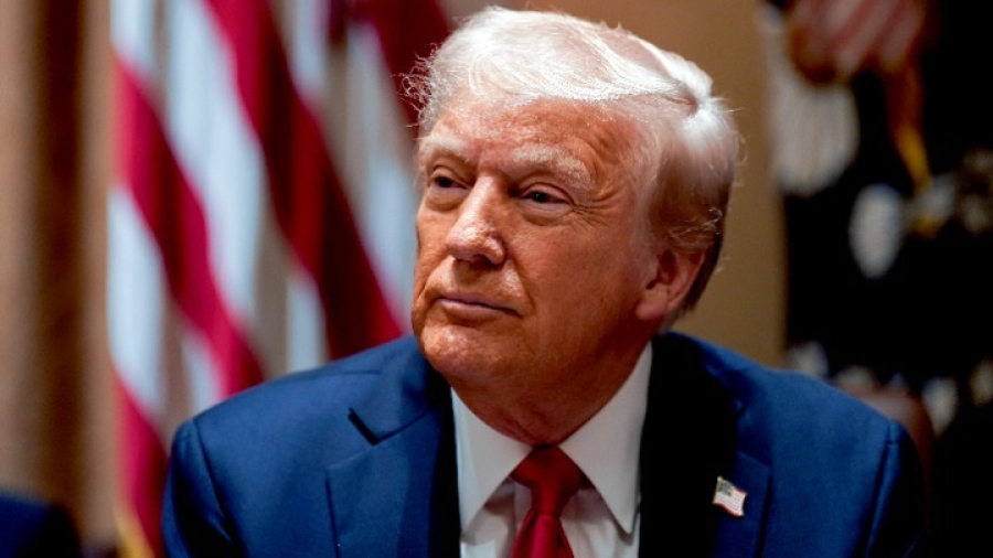 O Τραμπ «ανοίγει» εμπορικό πόλεμο με την Ευρώπη - Ανακοίνωσε δασμούς 25% - Πώς θα αντιδρασει η ΕΕ