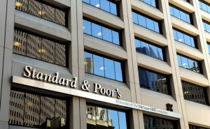 S&amp;P Global: Επαναξιολόγηση όλων των προβλέψεων μετά τους δασμούς Τραμπ