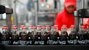 Coca-Cola HBC: Αποχωρεί ο CFO, Μπεν Αλμανζάρ