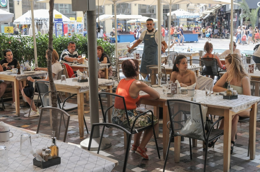 Πρόστιμα 22.600 ευρώ και αναστολή λειτουργίας για 21 ημέρες συνολικά σε 3 καταστήματα υγειονομικού ενδιαφέροντος