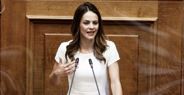 Αχτσιόγλου: ​Κανένα σχέδιο για την επανεκκίνηση της οικονομίας