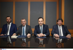 Γ. Βρούτσης &amp; Δ. Παπαστεργίου: Παρέδωσαν στους προέδρους των Super League και Basket League την νέα ΚΥΑ